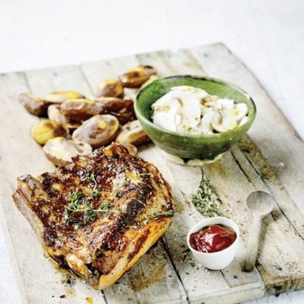 Poitrine d'agneau panée, pommes de terre & champignons