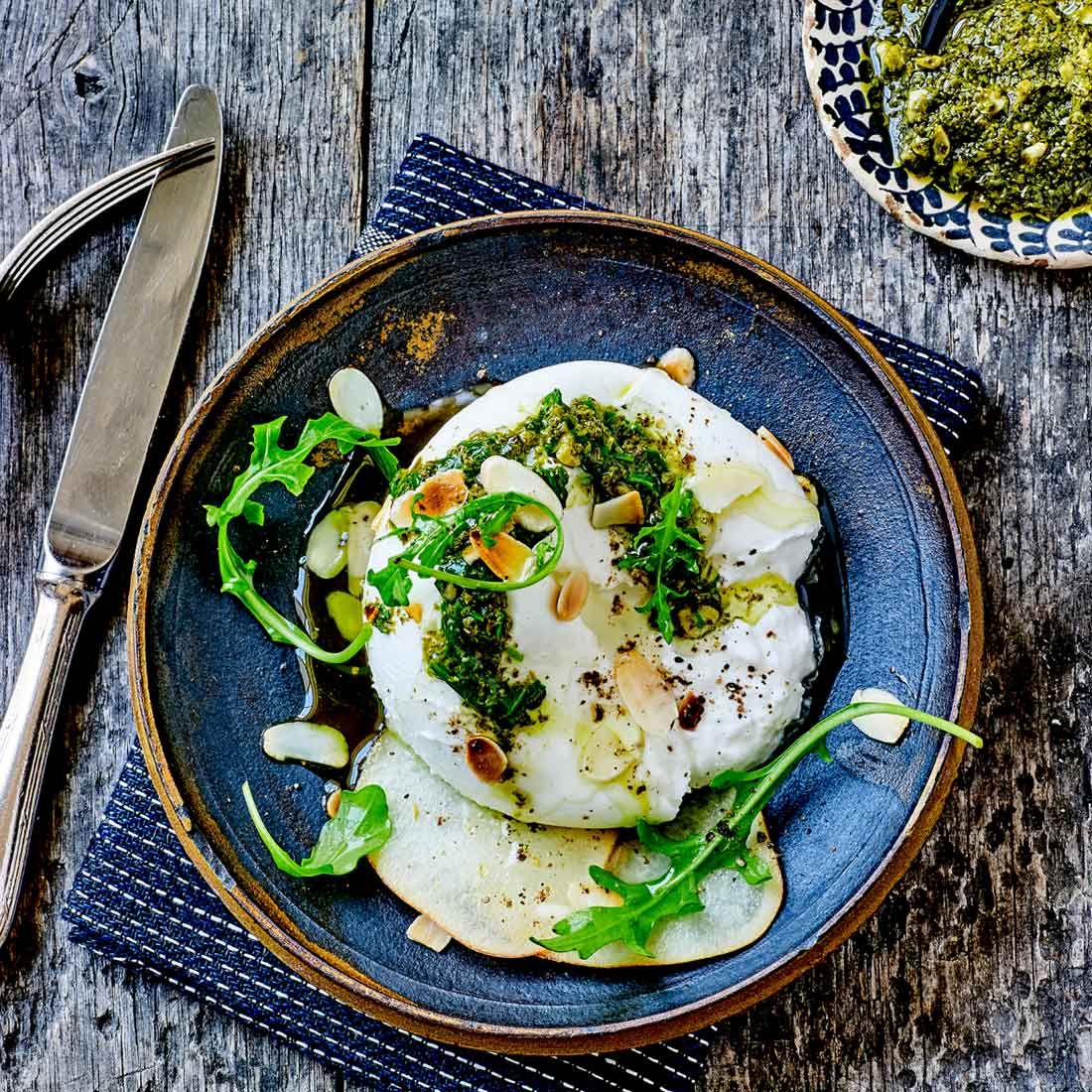 Burrata chic, pesto de truffe & roquette