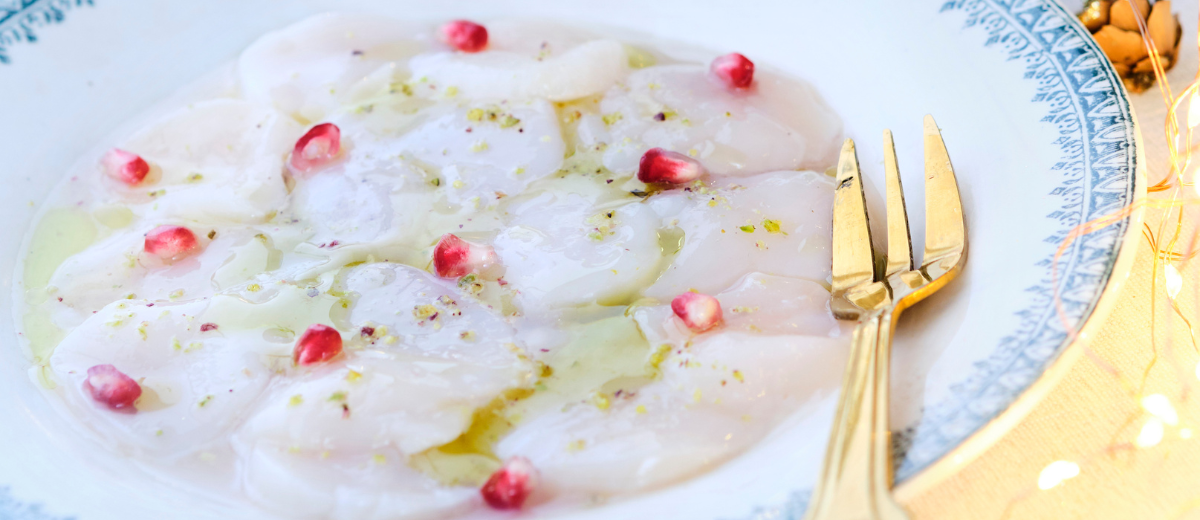 Carpaccio de Saint-Jacques, vinaigre pomme & cardamome