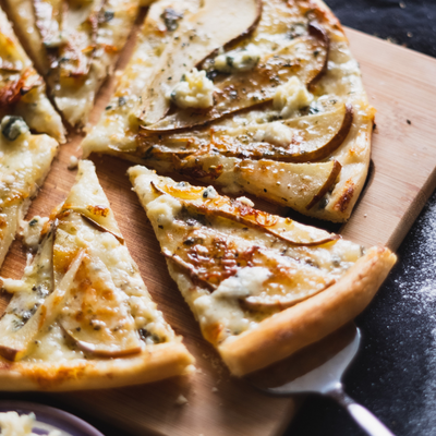 Tarte fine poire, noix et bleu