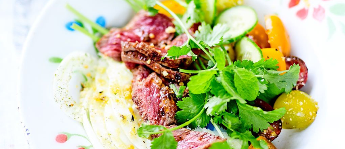 Bavette marinée, tomates fraîches & fenouil cru