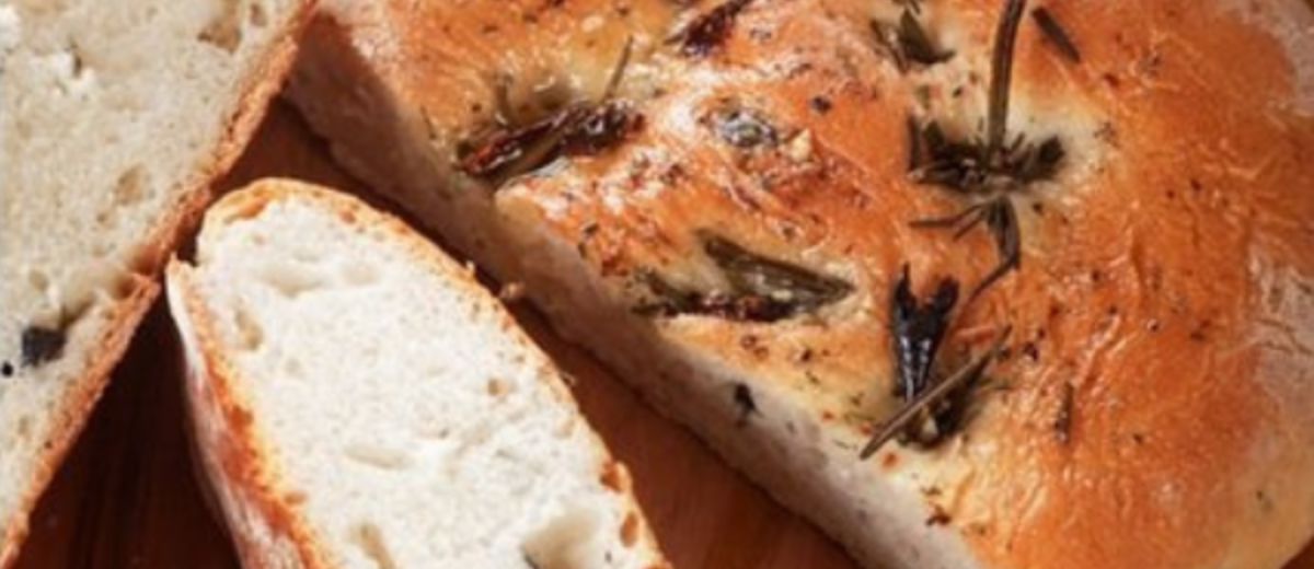 Focaccia aux olives & tapenade