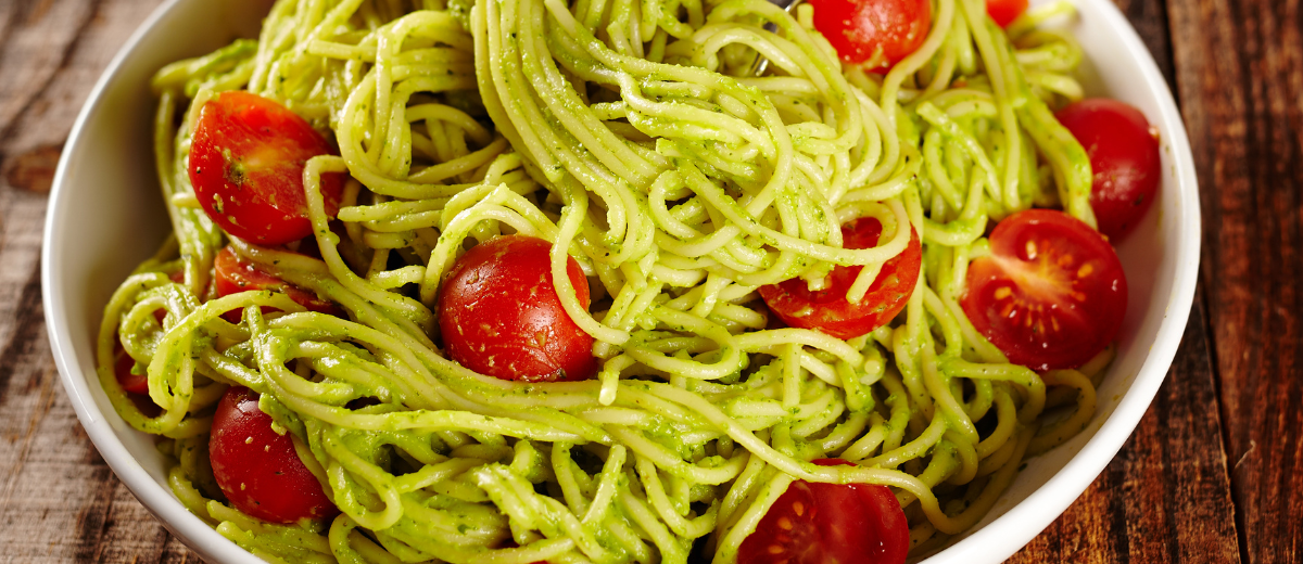 Pâtes pesto & tomates épicées