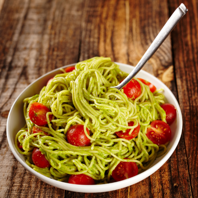 Pâtes pesto & tomates épicées