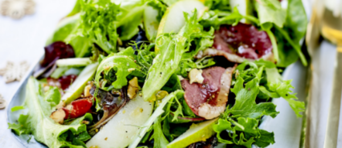 Salade poires, magrets de canard croustillants & noix