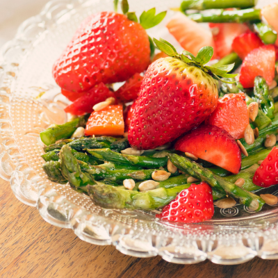 Salade d'asperges & fruits rouges