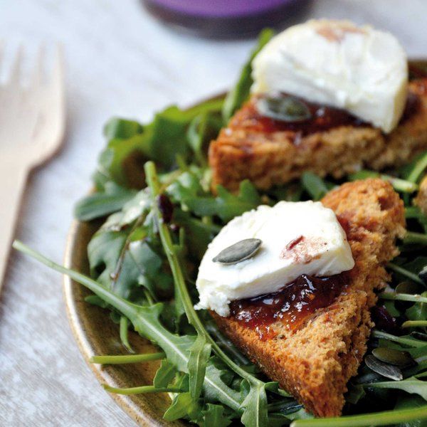 Toasts de pain de campagne au chèvre