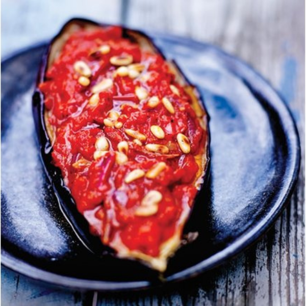 Aubergines, tomates et pignons de pin