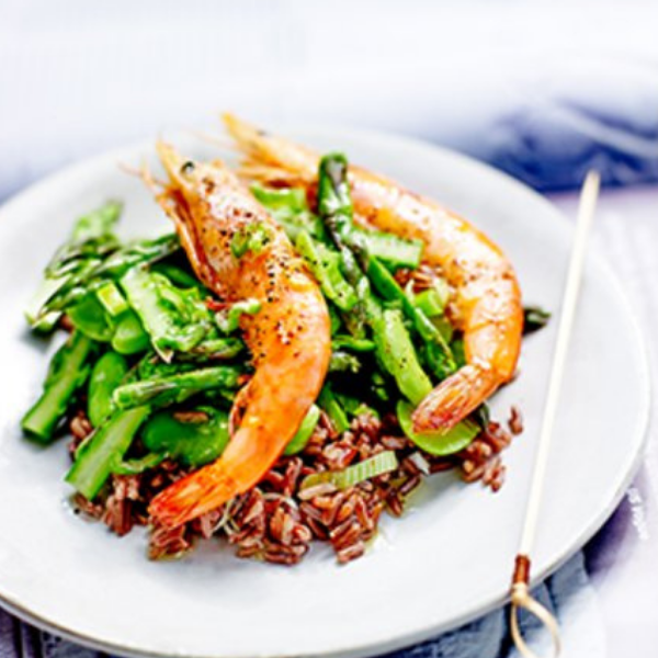 Sauté de crevettes, asperges, pois & riz