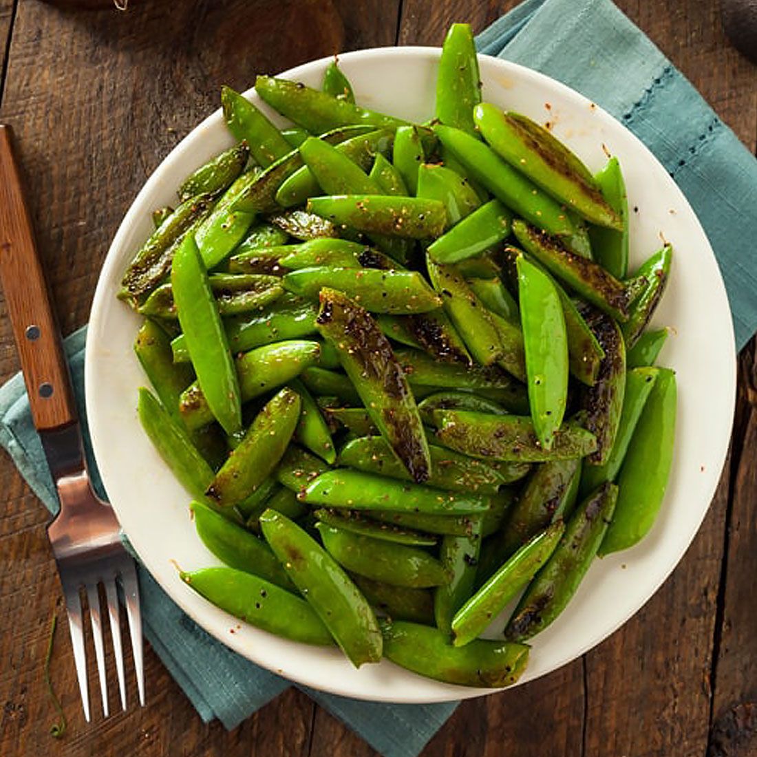 Pois épicés, pesto & pignons de pin