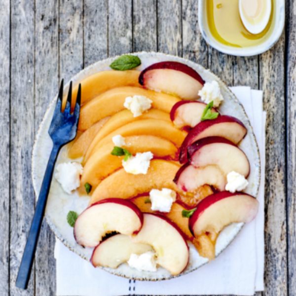 Salade pêches, melon & Brousse d'été